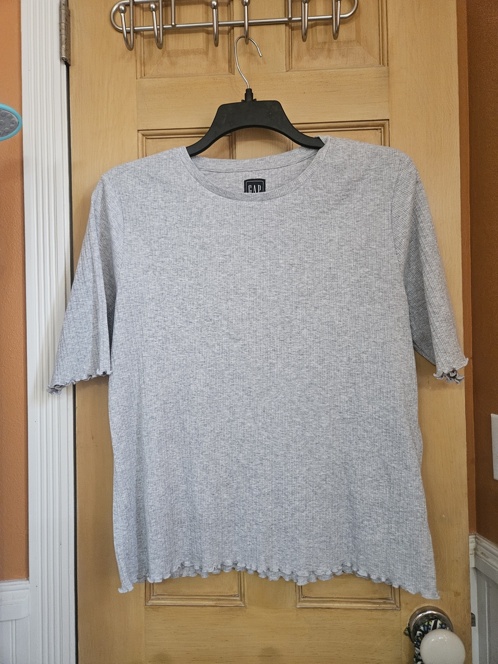 GAP Light Gray Ribbed Short Sleeve Lettuce-Hem Top